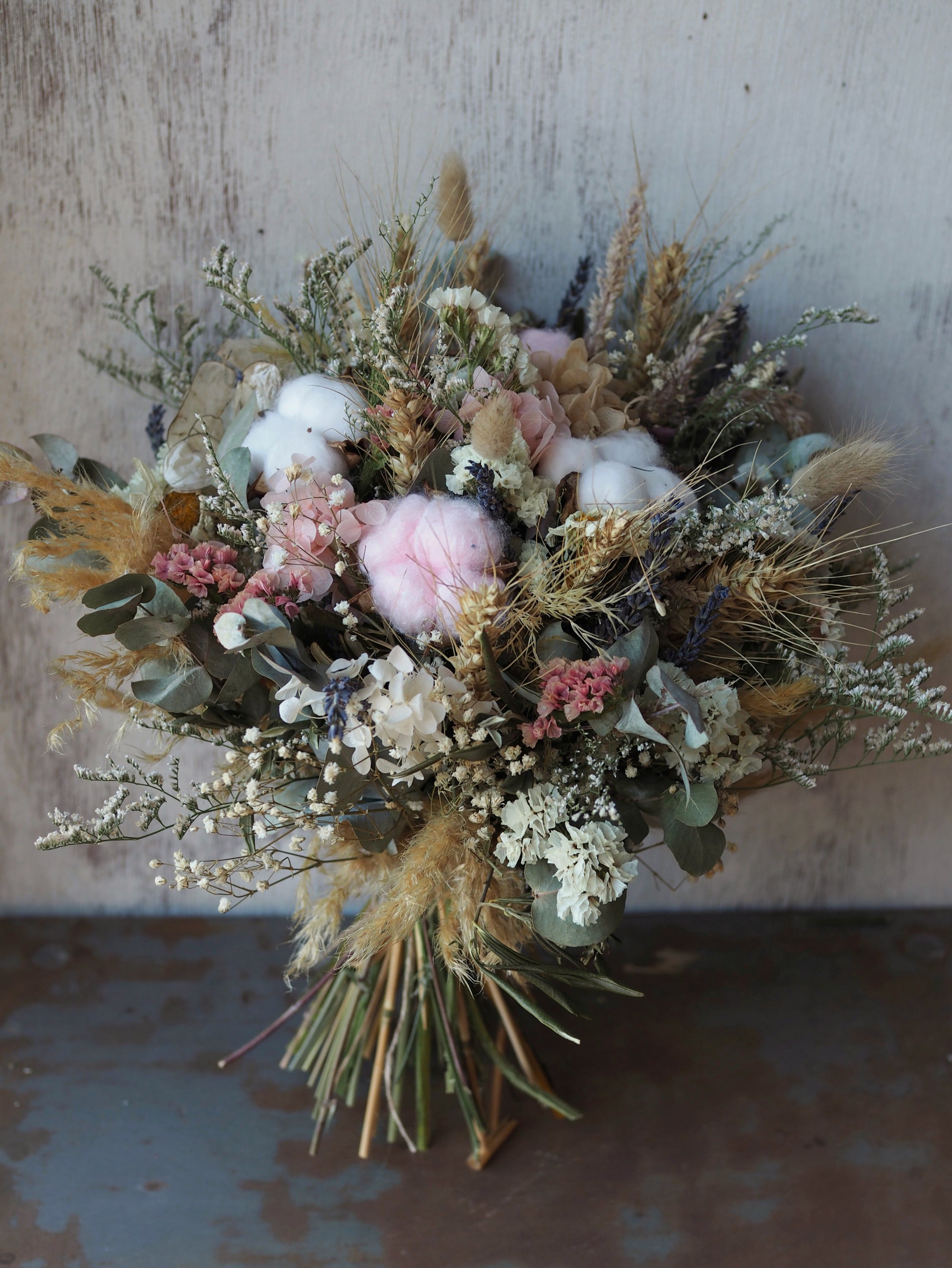 Little Bo Pink is a charming dried and preserved arrangement in soft pinks and gentle neutrals, featuring fluffy cotton for a delicate, tender touch. Perfect for welcoming a new little bundle, celebrating a gender reveal, or adding a sweet accent to any special occasion.&nbsp;

Approximately 23 cm in diameter