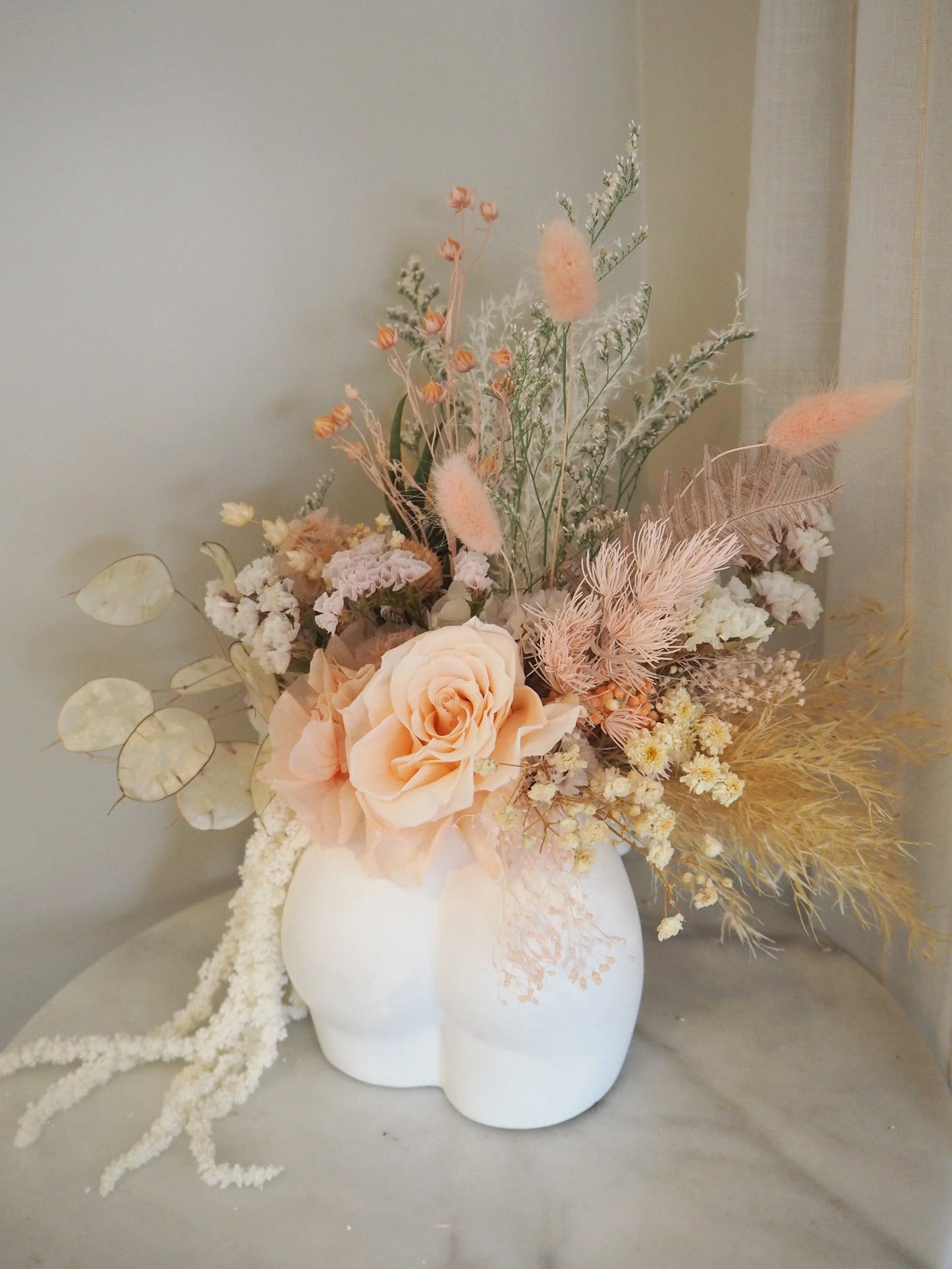 Cheeky Pose Arrangement