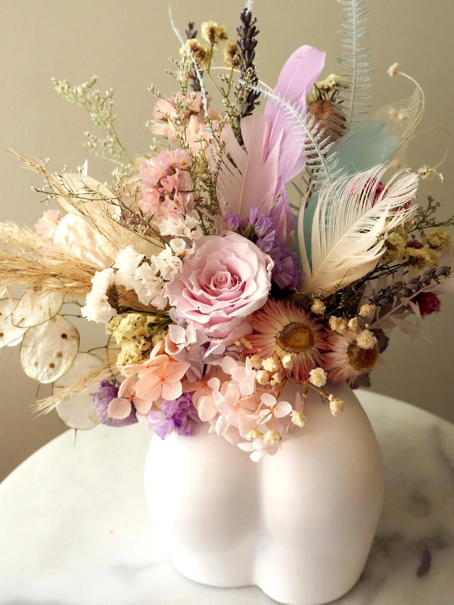 Cheeky Pose Arrangement