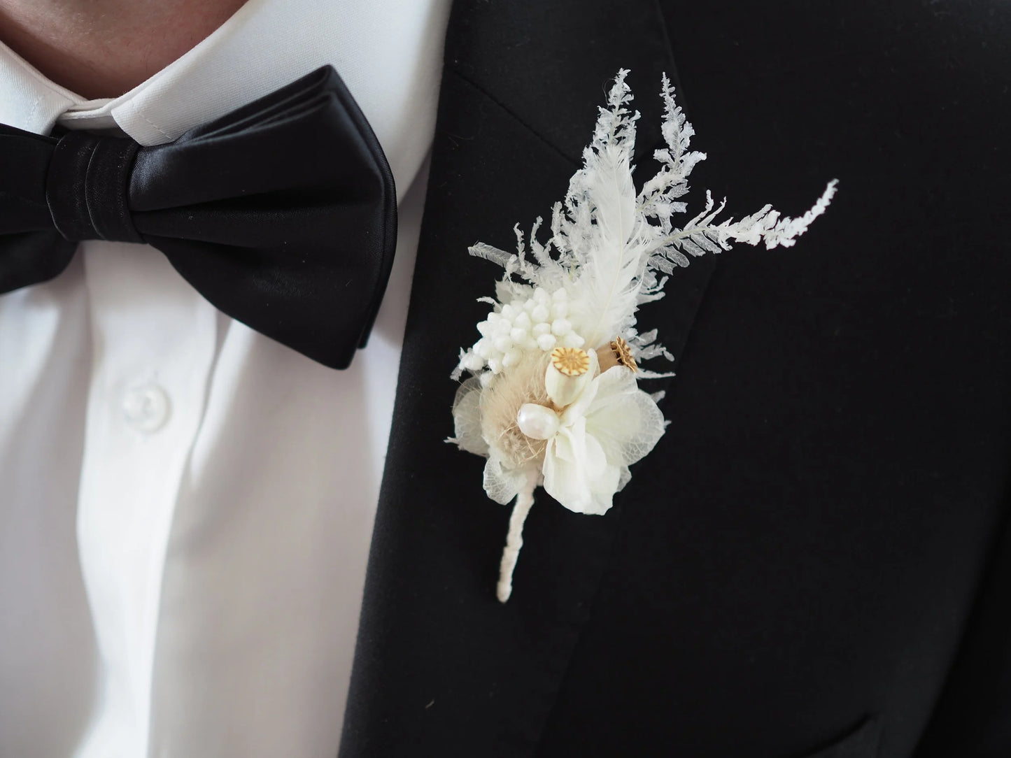 Pearl Buttonhole- White
