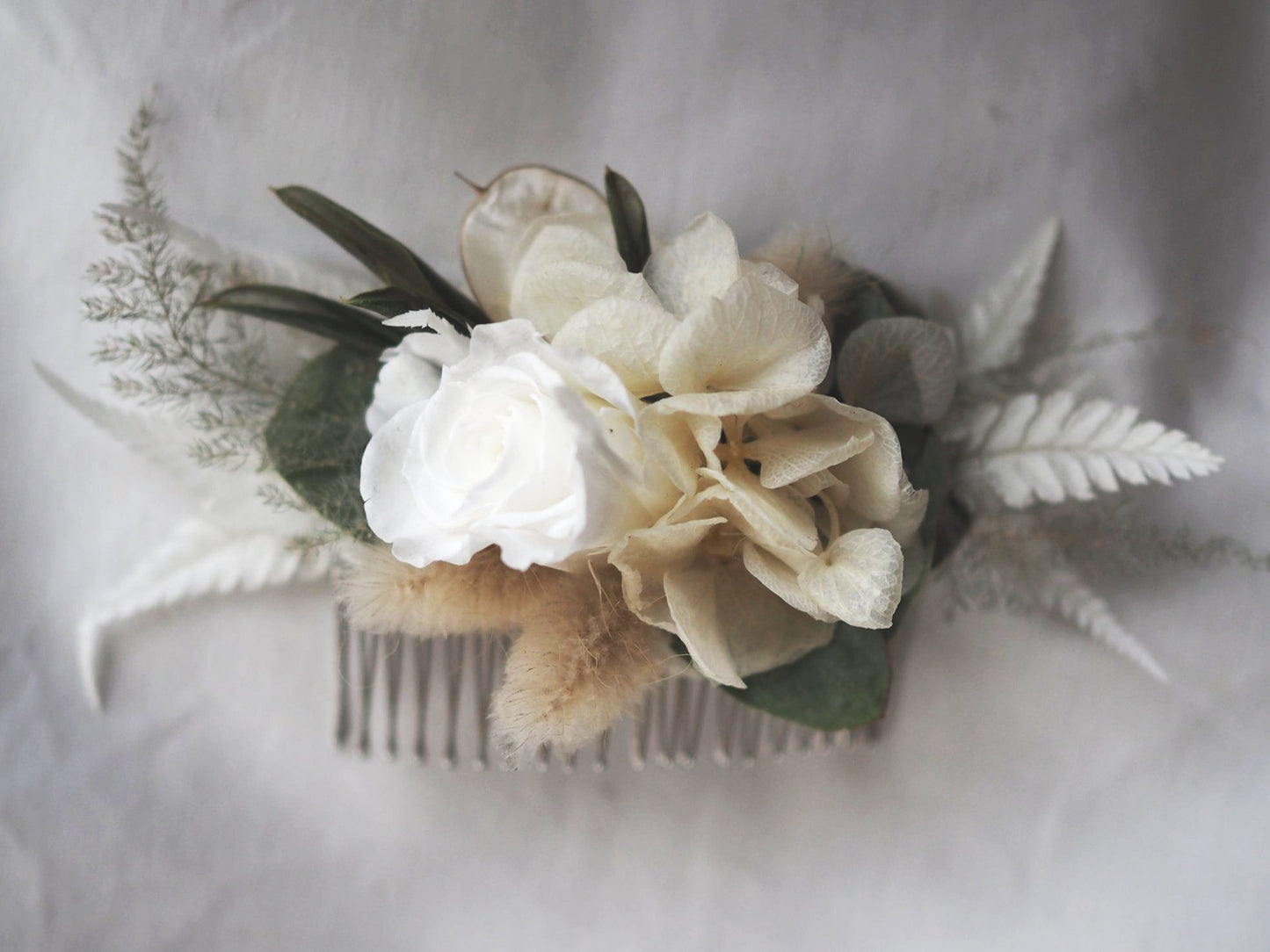 Everlasting Rose Comb - White